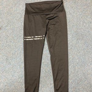 Black leggings with accent